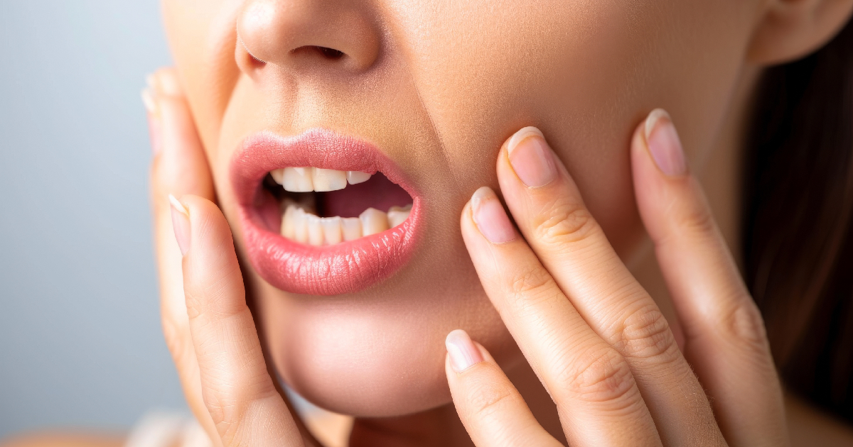 Patient showing symptoms of oral pain before oral cancer screening in Phoenix, AZ | 24th Street Dental Biltmore